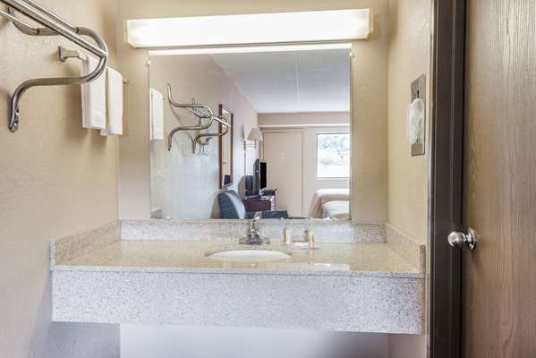  - Days Inn Harmarville - I-76, Exit 48