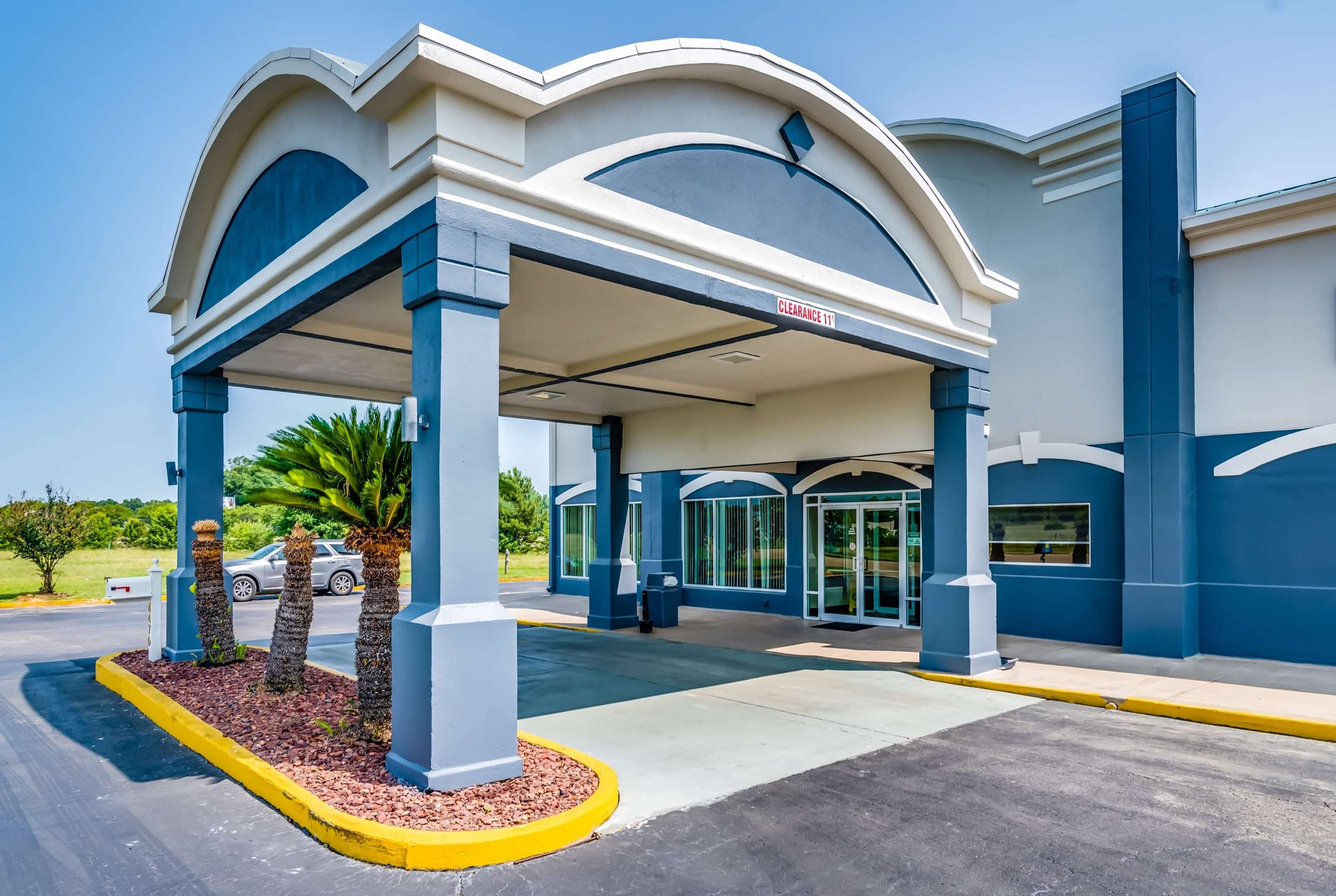 Exterior | Days Inn by Wyndham Coliseum Montgomery AL