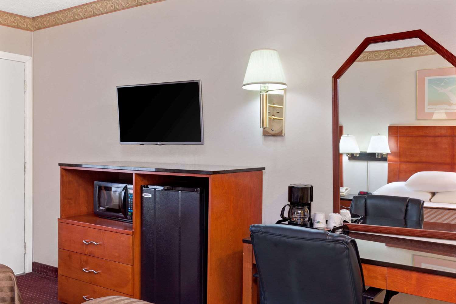 Cheap Hotels Near Burbank Airport Cheap Hotels Near Burbank Airport