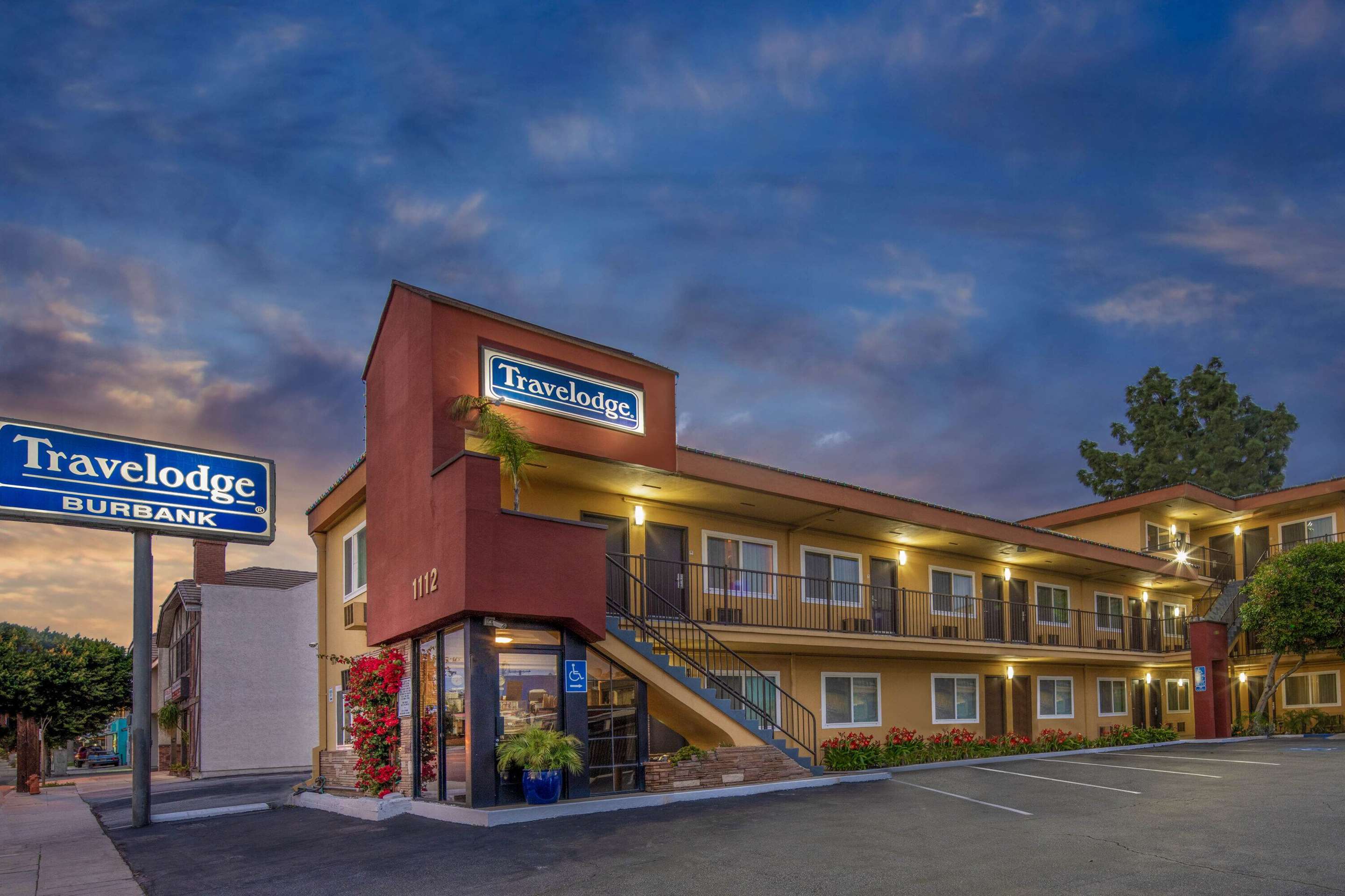Exterior | Travelodge by Wyndham Burbank-Glendale