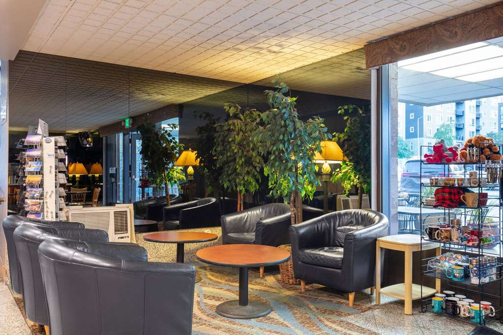 TRAVELODGE BY WYNDHAM SEATTLE BY TH-guestroom-Sitting area,On-Site.jpg