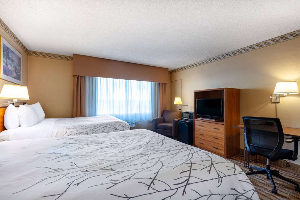 Travelodge by Wyndham Seattle By The Space Needle - Tap to explore photos