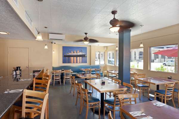 Restaurant - Travelodge Downtown Long Beach