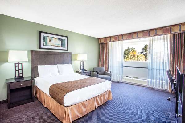  - Travelodge Fairgrounds Monterey