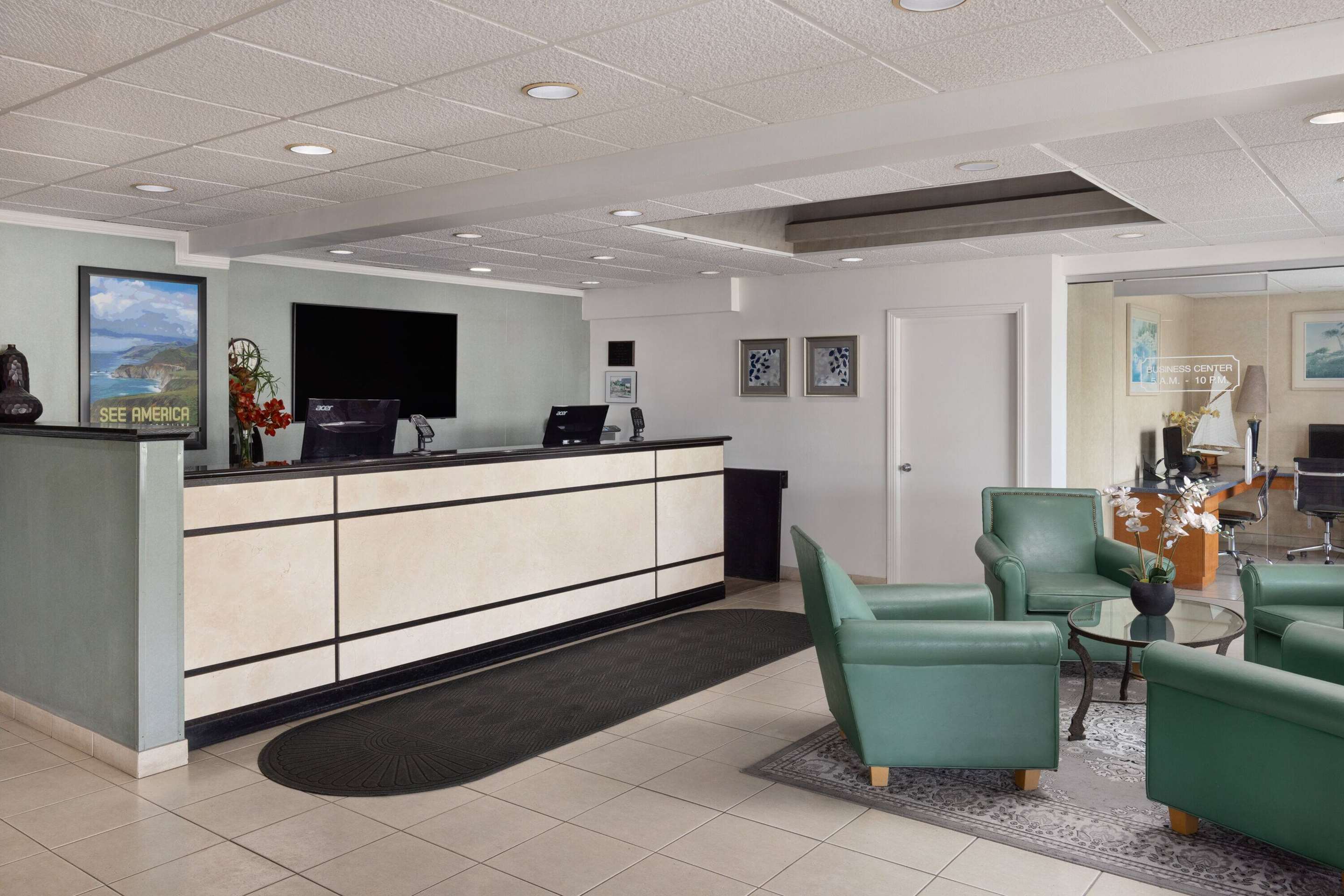 Lobby | Travelodge by Wyndham Monterey Bay