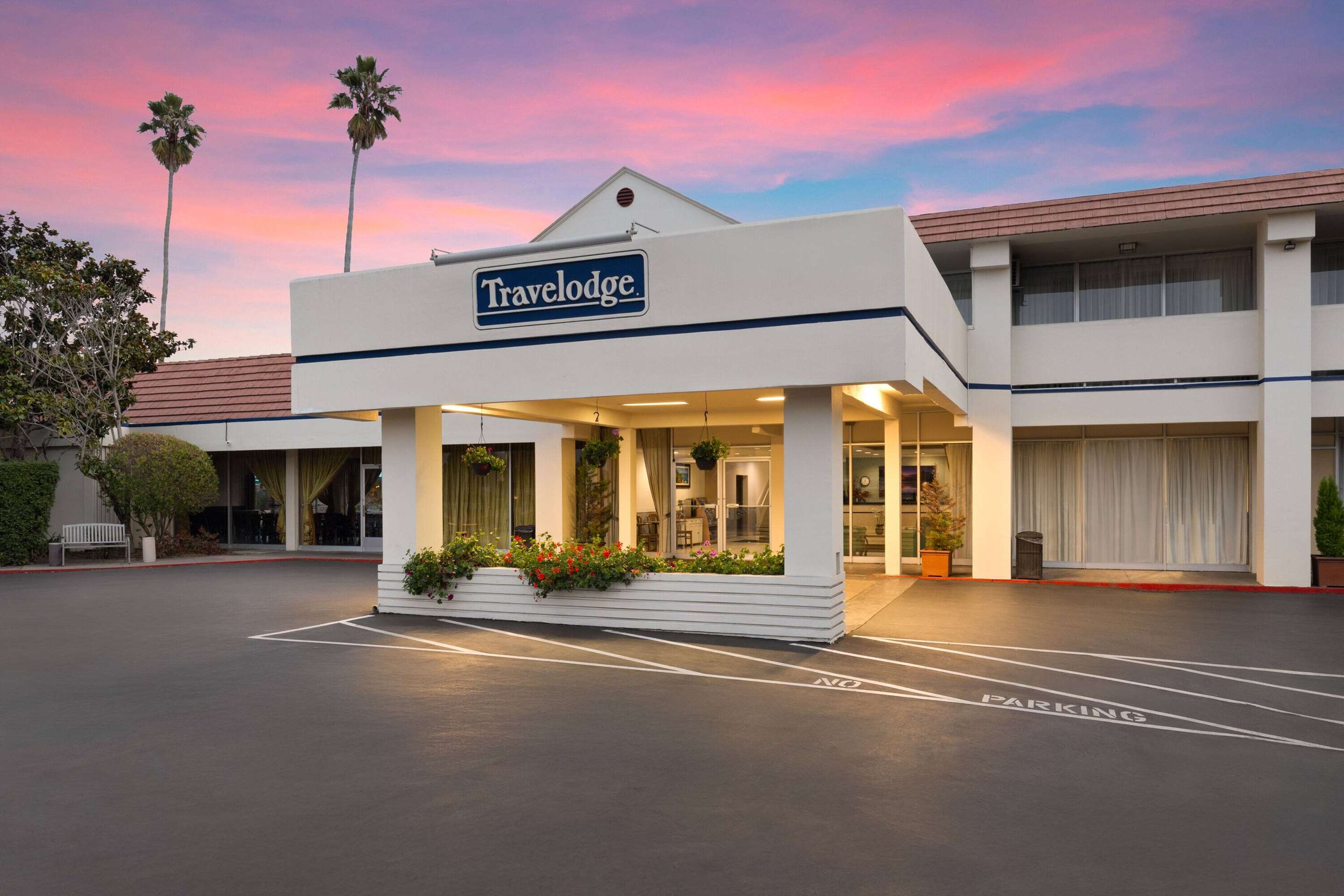 Exterior | Travelodge by Wyndham Monterey Bay
