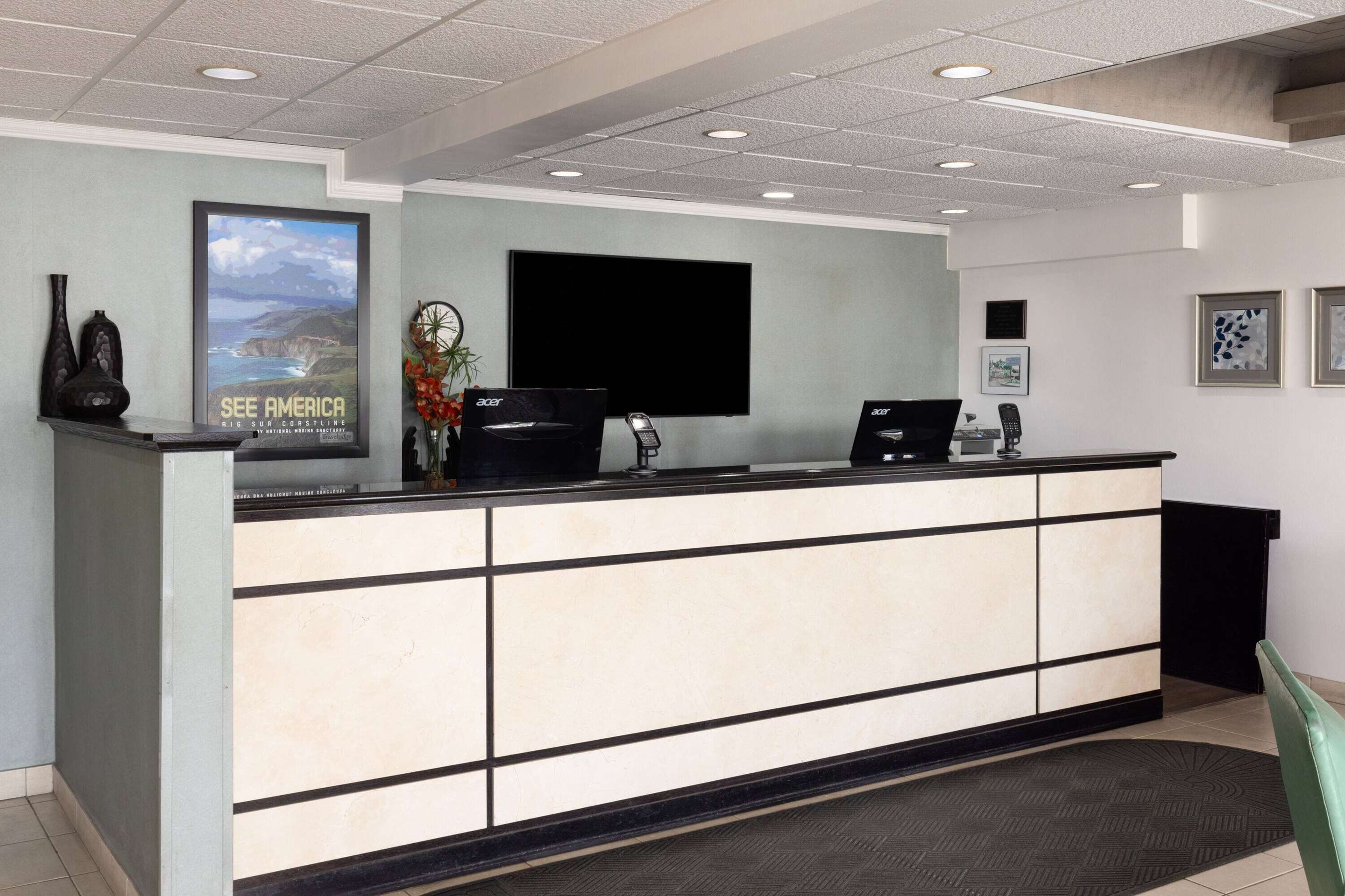 Reception | Travelodge by Wyndham Monterey Bay