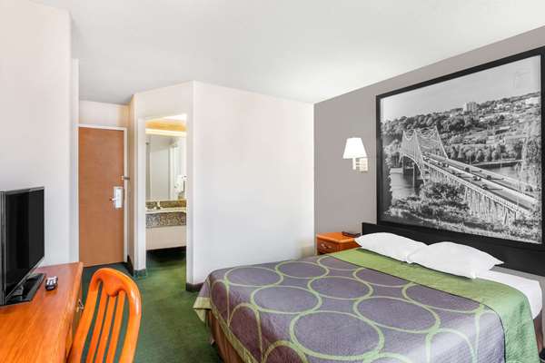  - Super 8 Motel Athens - I-65, Exit 351