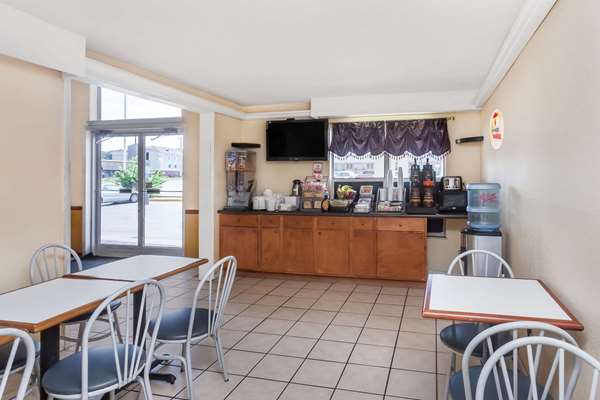  - Super 8 Motel Athens - I-65, Exit 351