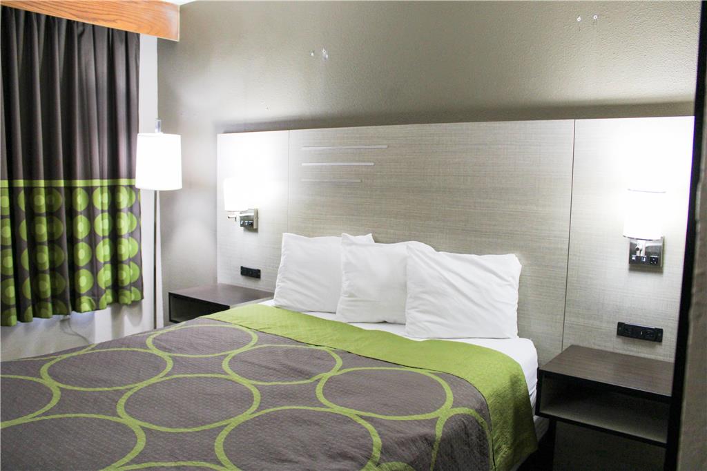 SUPER 8 BY WYNDHAM ATHENS-guestroom-Guest Room,On-Site.jpg