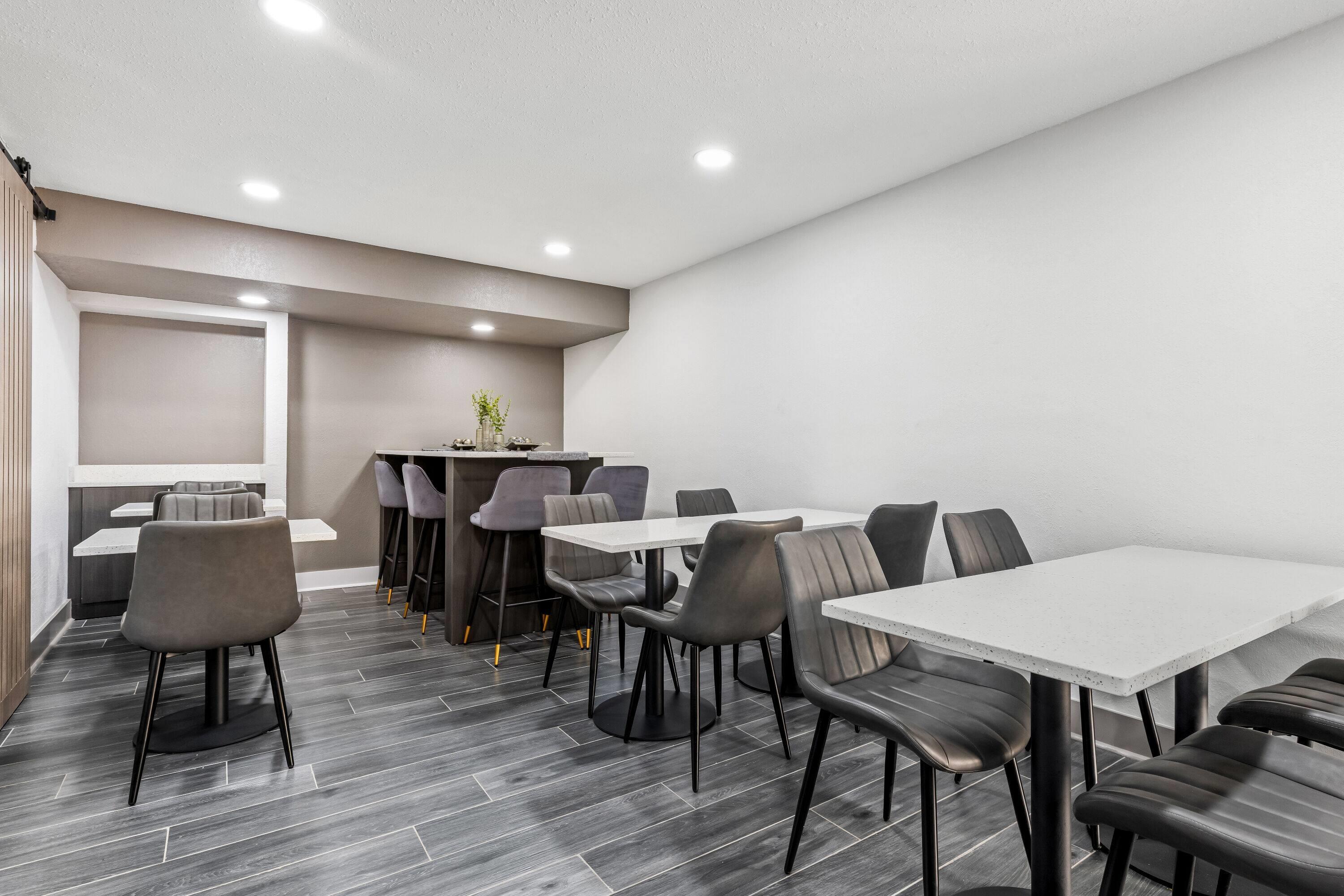 Breakfast Area | Super 8 by Wyndham Athens