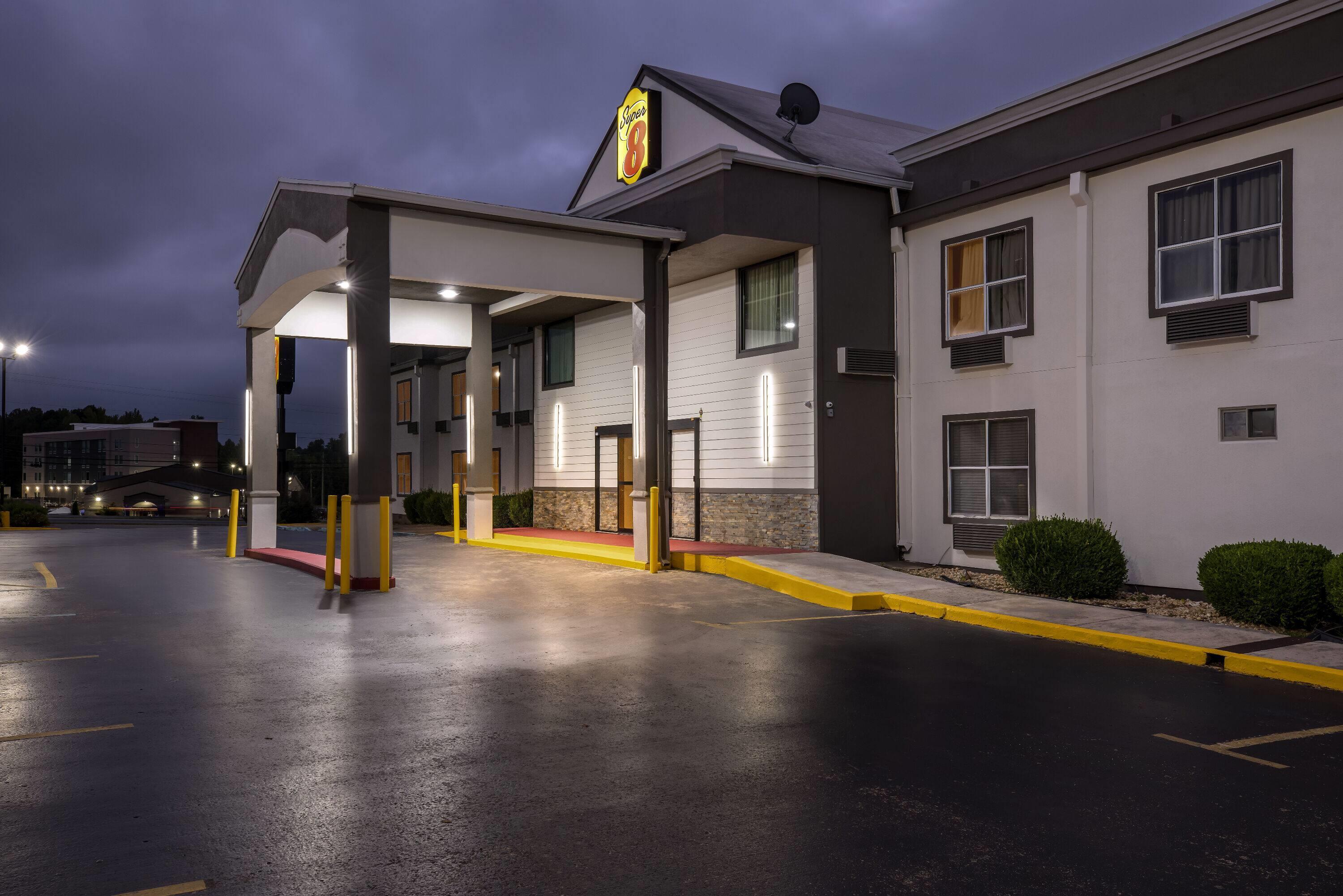 Exterior | Super 8 by Wyndham Athens