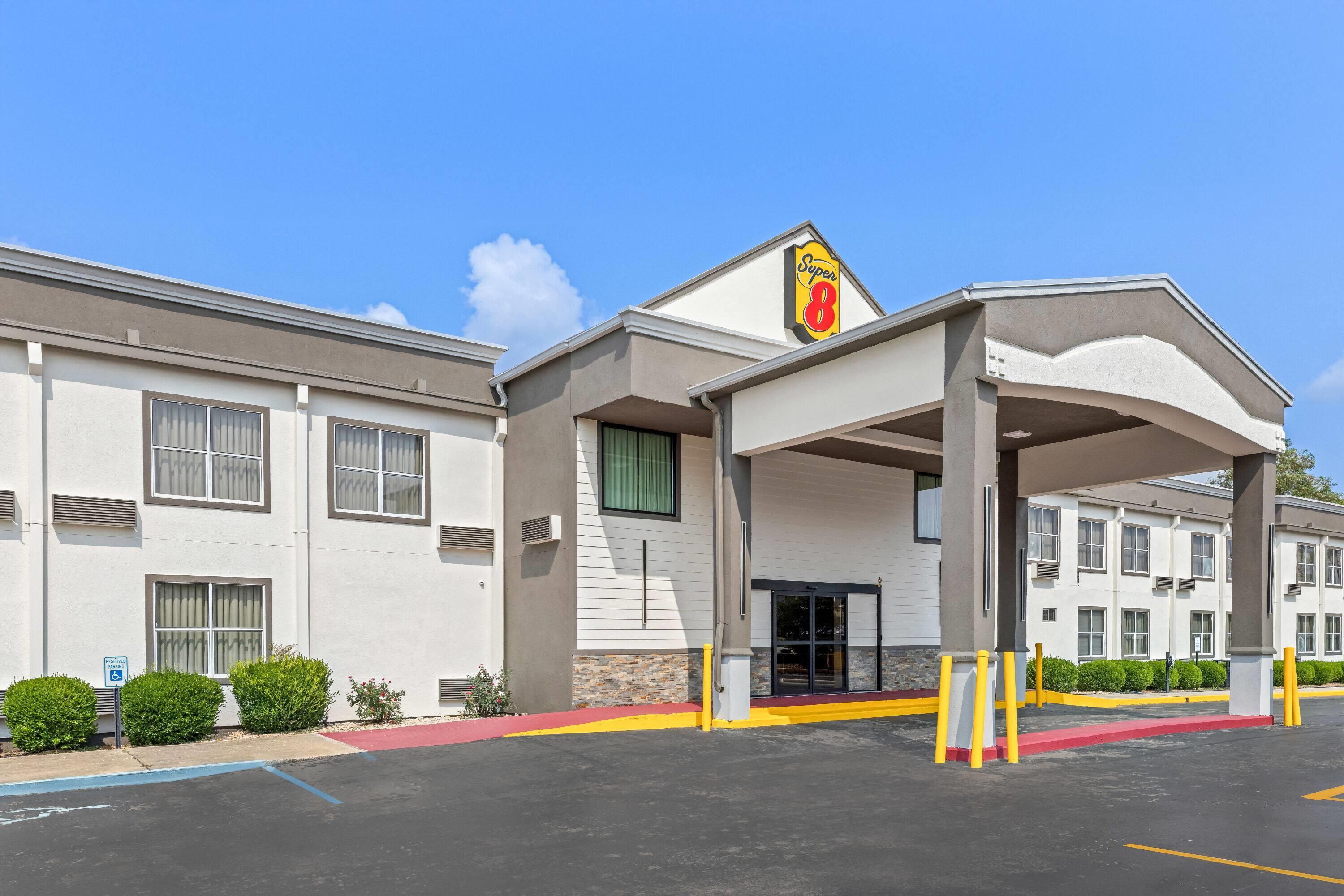 Exterior | Super 8 by Wyndham Athens