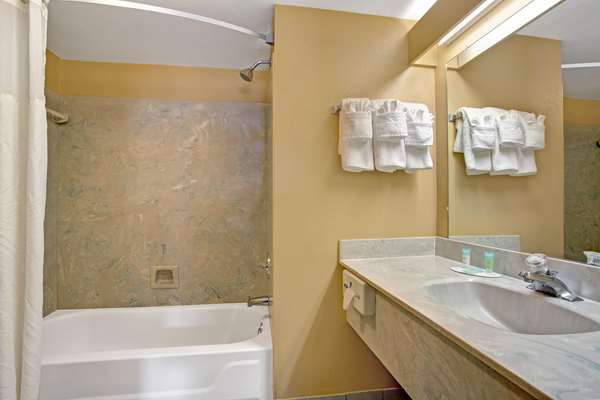  - Howard Johnson Express Inn & Suites Lake Front Park Kissimmee