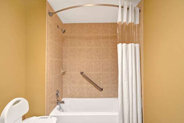  - Howard Johnson Express Inn & Suites Lake Front Park Kissimmee