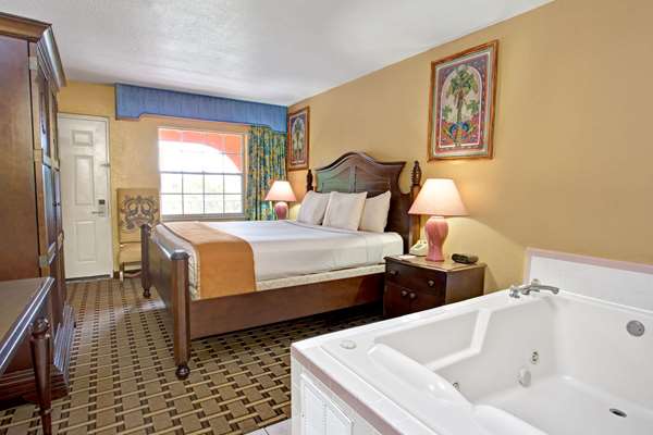  - Howard Johnson Express Inn & Suites Lake Front Park Kissimmee
