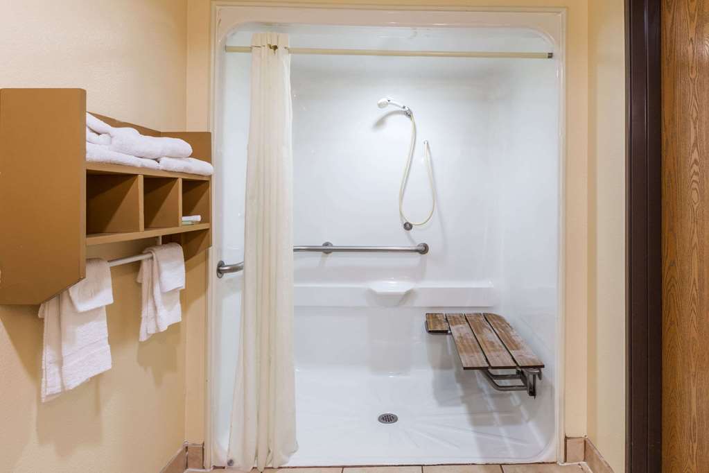 SUPER 8 BY WYNDHAM LEAGUE CITY-guestroom-Guest Room,Bathroom,On-Site.jpg