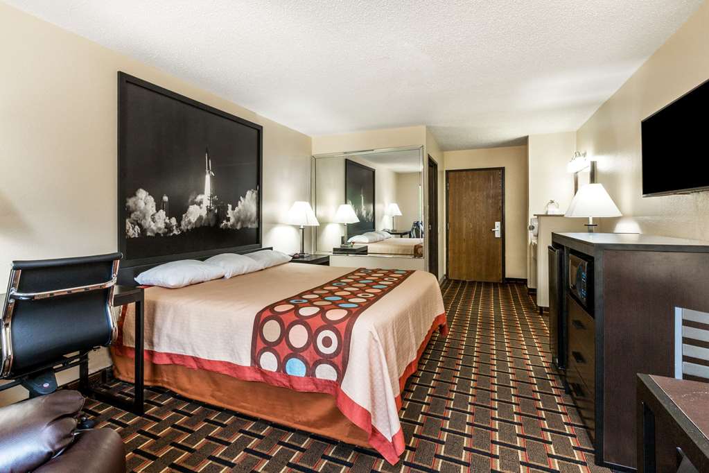 SUPER 8 BY WYNDHAM LEAGUE CITY-guestroom-Guest Room,On-Site.jpg