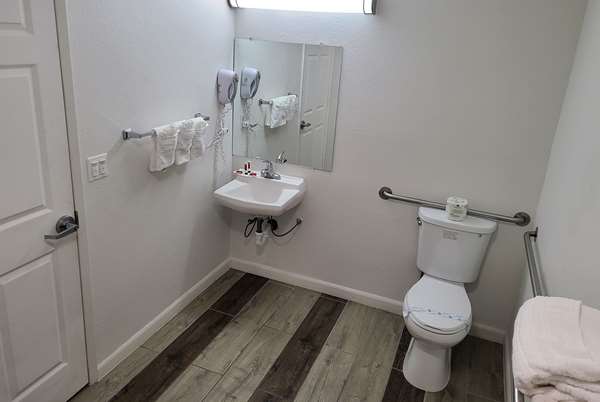  - Travelodge Clearlake