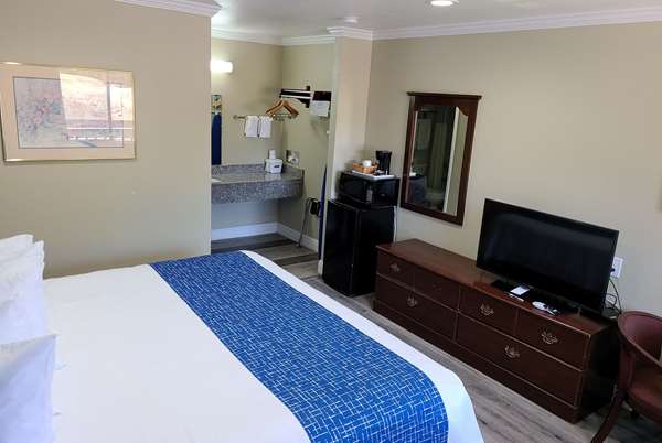  - Travelodge Clearlake