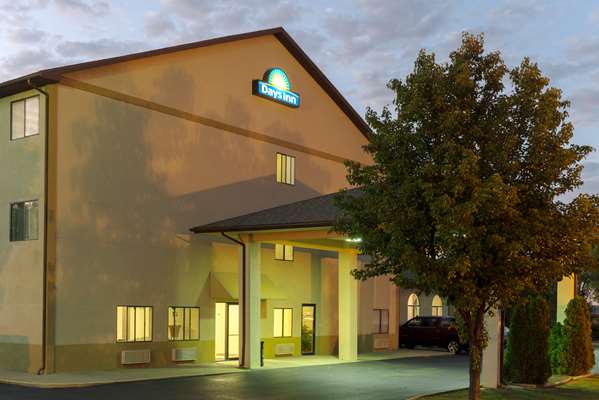 Exterior view - Days Inn Mt Vernon - I-57 & I-64, Exit 95