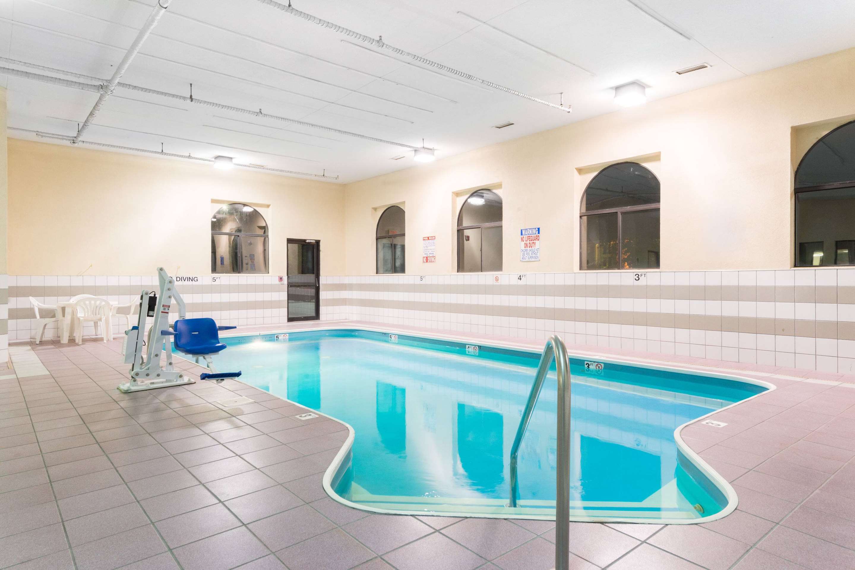 Pool | Days Inn by Wyndham Mount Vernon
