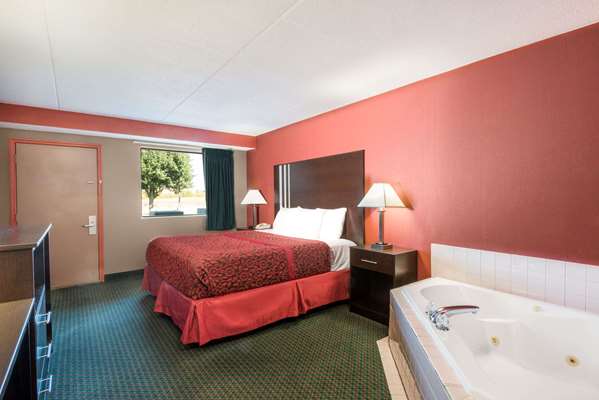 Suite - Days Inn Huber Heights - I-70, Exit 36