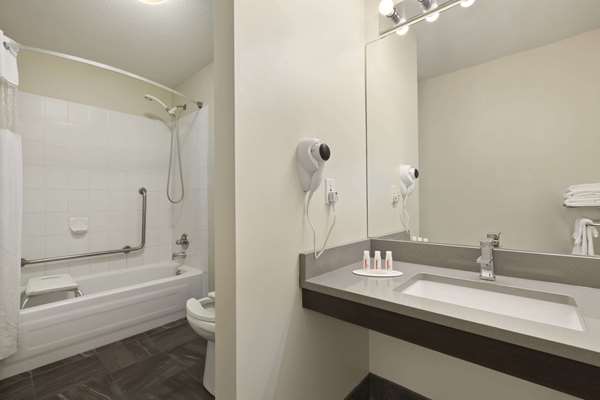  - Days Inn East Kelowna