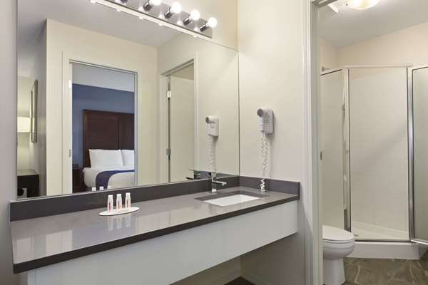  - Days Inn East Kelowna