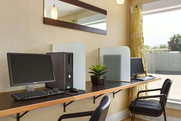 Conference Area - Days Inn East Kelowna