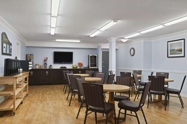 Restaurant - Days Inn East Kelowna