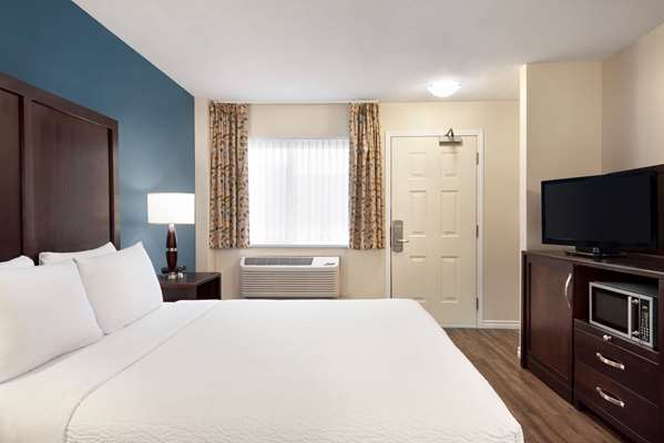 - Days Inn East Kelowna
