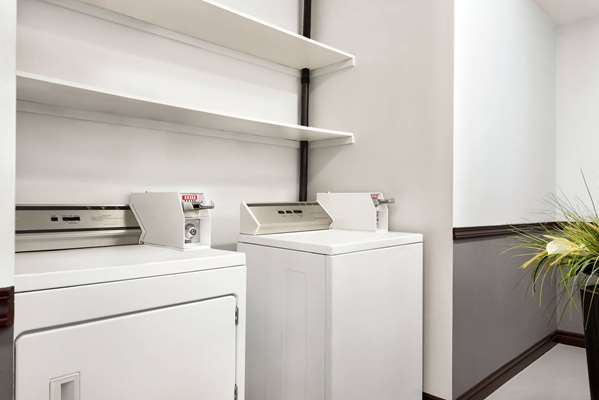 Amenities - Days Inn East Kelowna