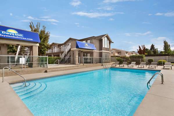 Pool - Days Inn East Kelowna