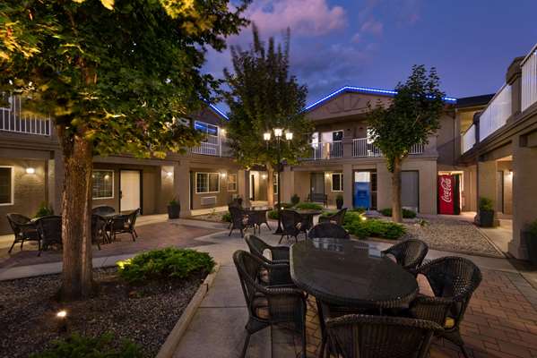  - Days Inn East Kelowna