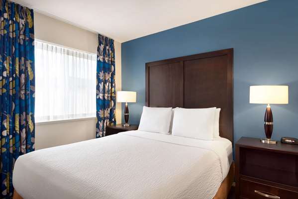 Suite - Days Inn East Kelowna