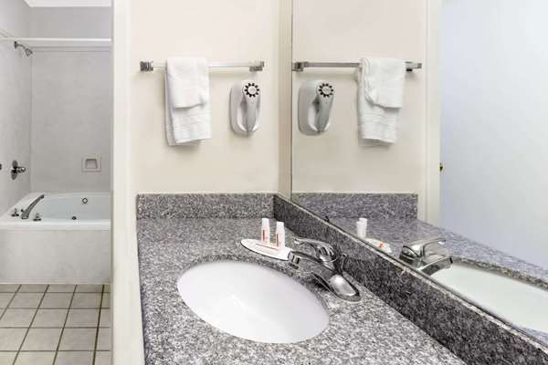  - Super 8 Motel Ocean Springs - I-10, Exit 50