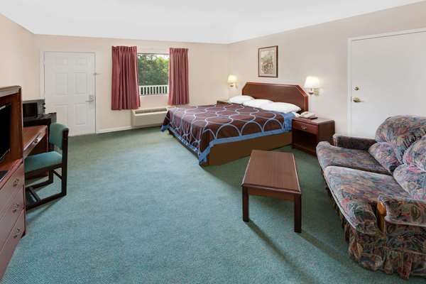 Suite - Super 8 Motel Ocean Springs - I-10, Exit 50