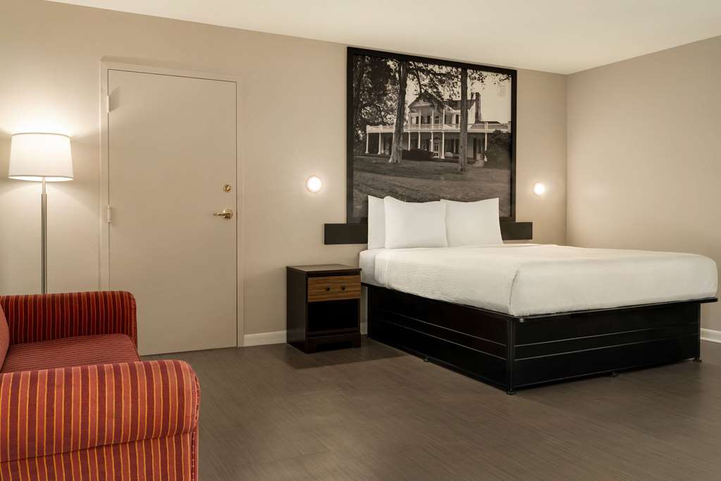 SUPER 8 BY WYNDHAM OCEAN SPRINGS BI-guestroom-Guest Room,Suite,On-Site.jpg