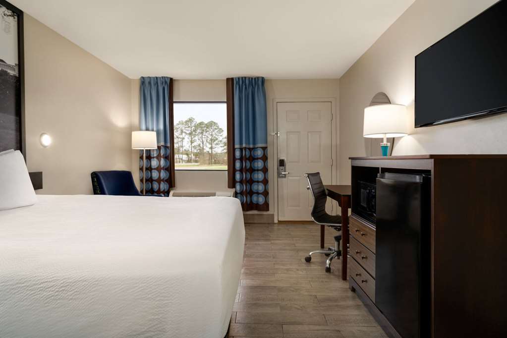 SUPER 8 BY WYNDHAM OCEAN SPRINGS BI-guestroom-Guest Room,On-Site.jpg