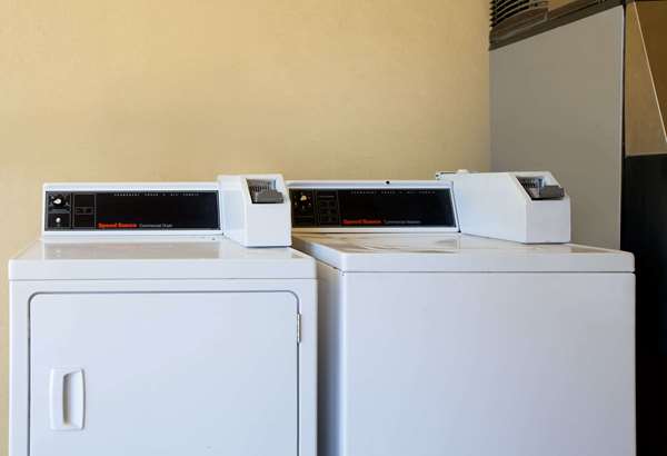 Amenities - Days Inn Centerville - I-45, Exit 164