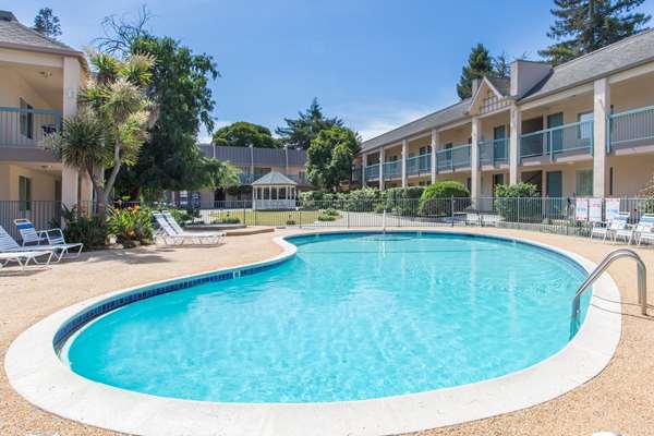 Pool - Days Inn Redwood City