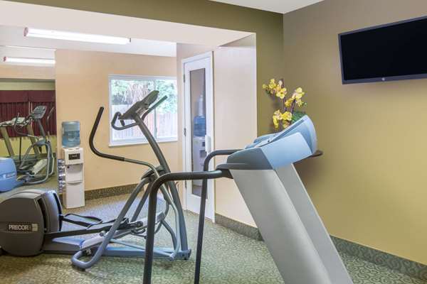 Fitness/ Exercise Room - Days Inn Redwood City
