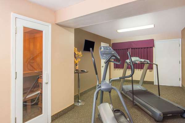 Fitness/ Exercise Room - Days Inn Redwood City