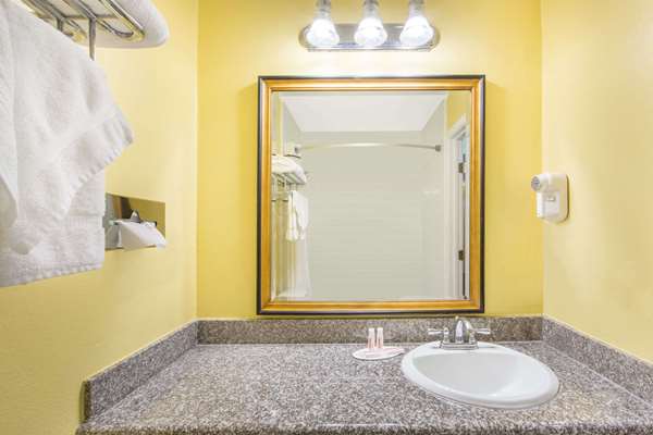  - Days Inn Redwood City