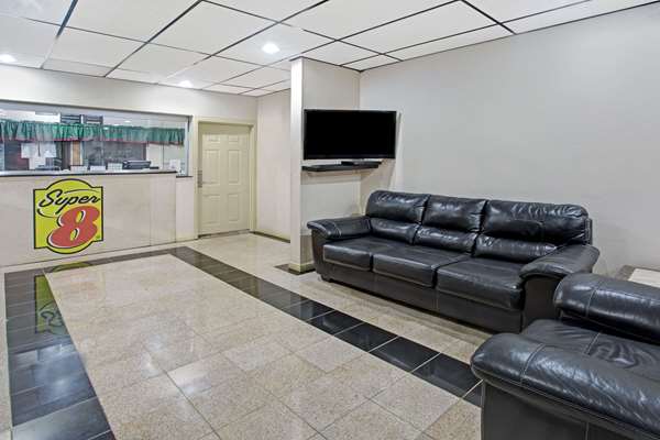  - Super 8 Motel Suwanee - I-85, Exit 111