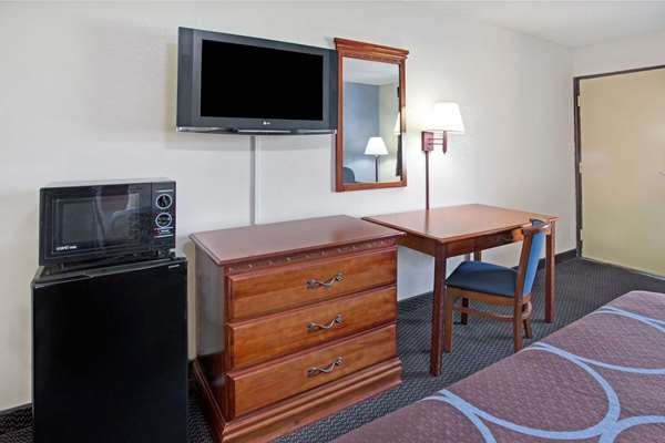  - Super 8 Motel Suwanee - I-85, Exit 111