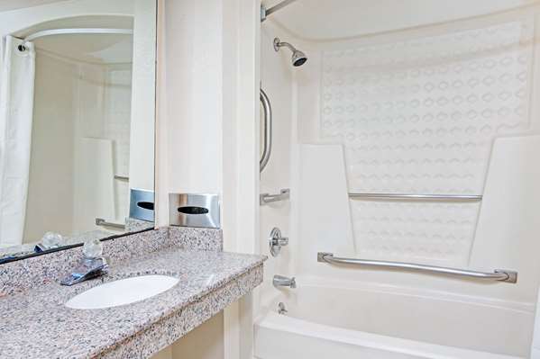  - Super 8 Motel Suwanee - I-85, Exit 111