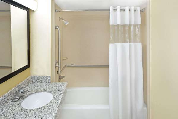  - Days Inn Columbus North - I-185, Exit 6