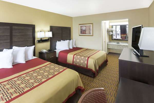  - Days Inn Columbus North - I-185, Exit 6